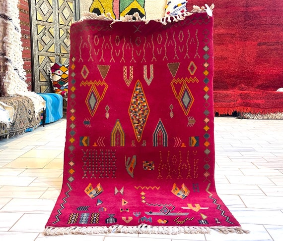 Gorgeous area rug Red Moroccan Berber rug Taznakhet piece of art carpet handmade - 170 x 100 cm