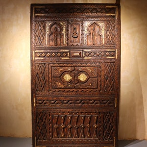 miniature door ancient, berber door, cedar door - 80s door - handcrafted door - boho decor - vintage door - wood area door - 47x78in