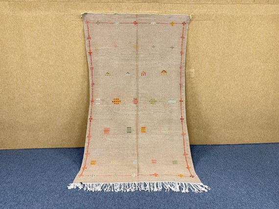 Minimalist akhnif rug 5x8 ft