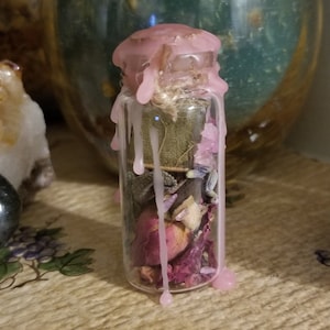 LOVE SPELL JAR / Attraction / Witchcraft / Wicca / Pagan / Hoodoo / Spells / Ritual / Altar