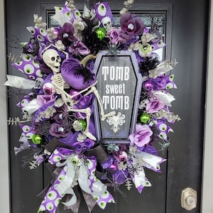 Tomb Sweet Tomb Halloween Wreath: Skeleton Door Hanger