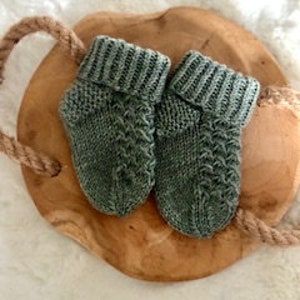 Knitted baby socks for babies 0-3, 3-6 months Olivengrün