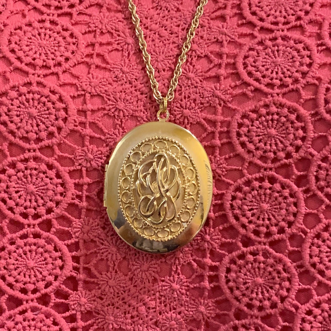 Vintage Gold Locket Necklace Gold Tone Locket Oval Shaped Necklacebeautiful Locket Necklace