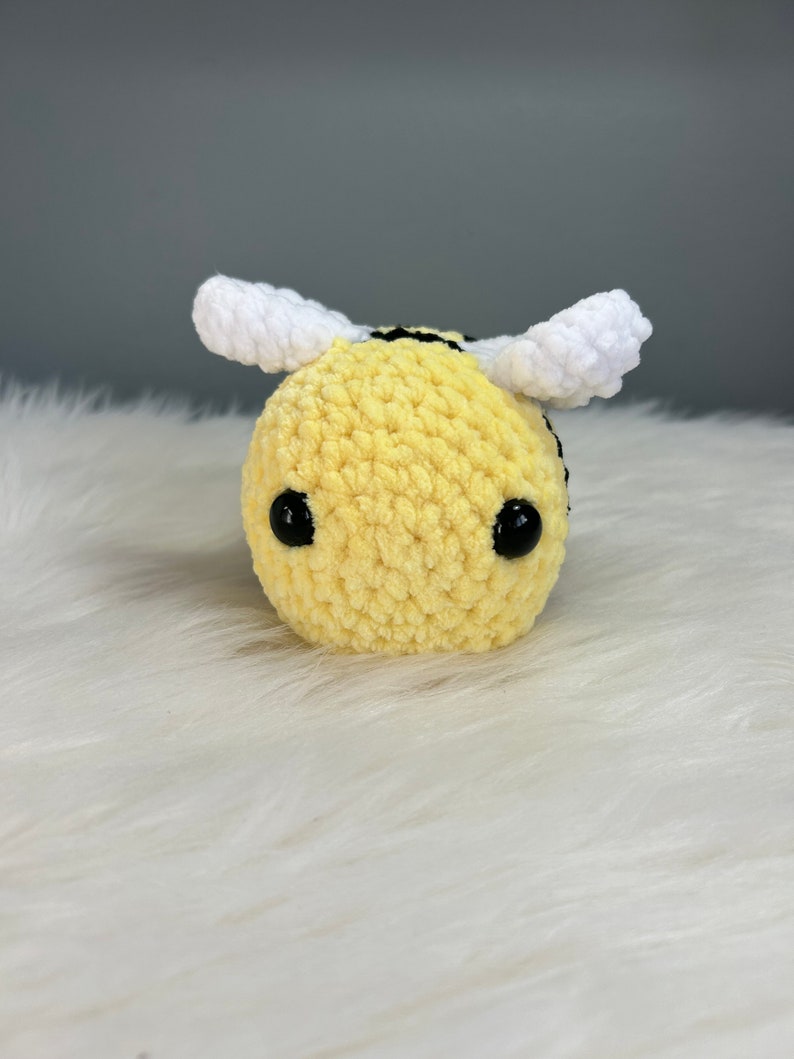 Crochet Bee Jumbo Plush Amigurumi Stress Toy Teddy Gift 100% handmade Irish Business Personalised zdjęcie 2