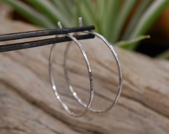 NOVA, Zierlich, dünne Silber Hoops Creolen, Ohrringe, 925er Silber, handgemacht, Hammerschlagoptik