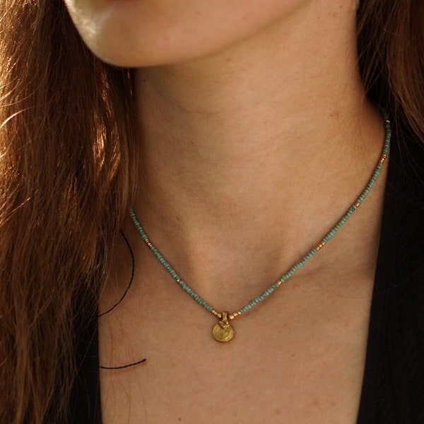 LAYA Halskette/Choker/Perlenkette  mit Perlen, Rocaillesperlen und Messingelementen