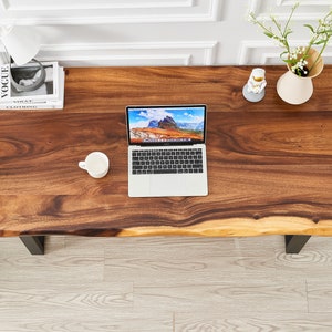 Live Edge Walnut Desk: Modern U-Shaped Legs, Handcrafted Metal Base imagem 3