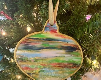 Abstrakte Glaskunst Christbaumschmuck: Gegossene Holzscheibe