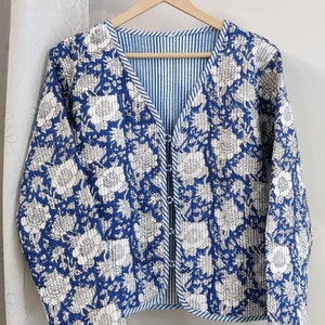 Preciosa chaqueta corta acolchada ligera, reversible, hecha a mano, 100 % algodón, color azul. Abrigo de estilo nuevo para mujer, para fiestas o como regalo para ella.