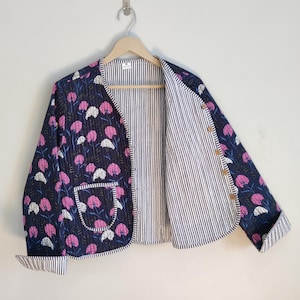 Popular ahora, nueva chaqueta estampada, chaqueta acolchada de algodón hecha a mano, nueva chaqueta floral Kantha, estampado a mano en bloques, ropa de fiesta india, regalo para mujer