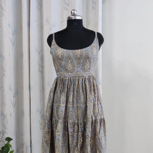 Vestido veraniego midi vintage bohemio con estampado floral: vestido informal sin mangas con bolsillos para mujer, atuendo perfecto para las vacaciones, elegante y cómodo. Un regalo para ella.