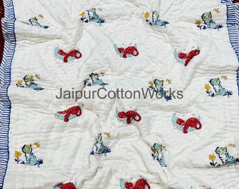 Hermoso edredón de algodón con estampado de bloques y diseño de animales, hecho a mano, cálido relleno de invierno para decoración de ropa de cama infantil.