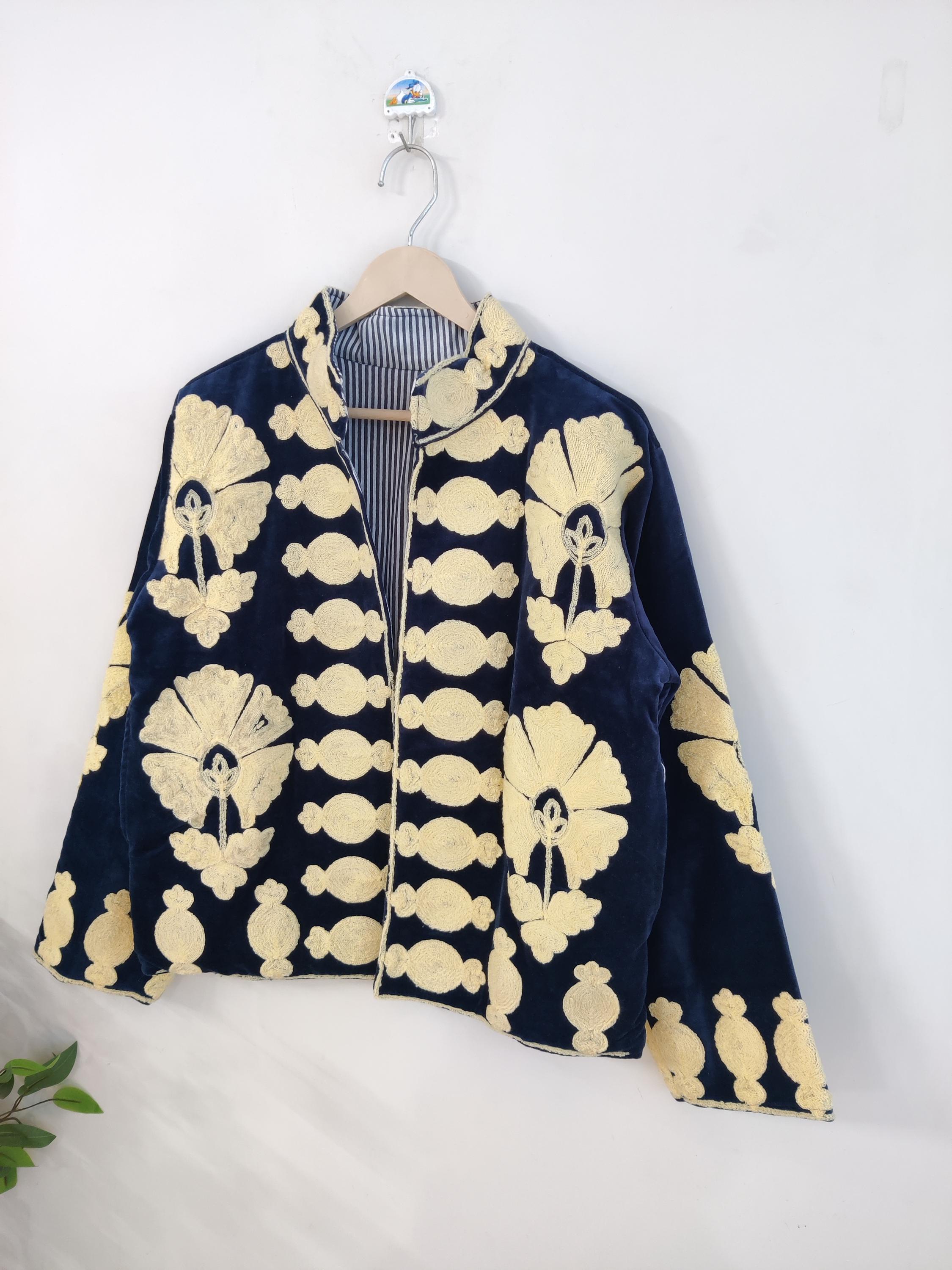 新着ベルベット刺繍スザニジャケット。職人の刺繍が施されたジャケット