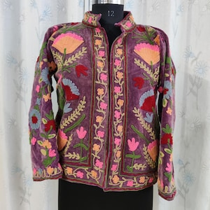 Raro!! Jaqueta indiana Suzani de veludo feita à mão, jaqueta de inverno, boho, presente especial para mulheres, roupa de festa com bordado de flores, obra-prima da Índia