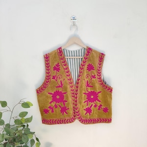 Vintage Velvet Suzani Vest, Hand Embroidered Velvet Suzani Vest Coat, Velvet Fabric, Bohemian Women Suzani Coat, Embroidered Suzani Jacket