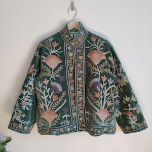 Nueva chaqueta Suzani con bordado de terciopelo, chaqueta bordada artesanalmente para un estilo llamativo, un regalo popular y considerado para cualquier ocasión.