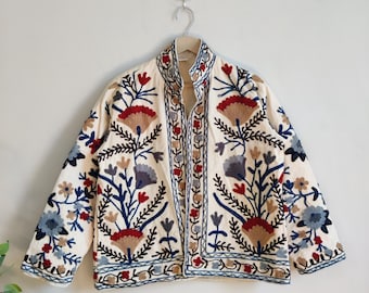 Chaqueta Suzani de algodón indio bordada a mano, abrigo étnico colorido y elegante para atuendos de temporada, regalo perfecto para el cumpleaños del Día de la Madre.