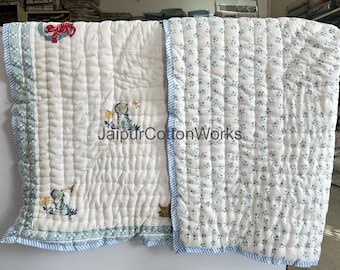 Hermoso edredón de algodón con estampado de bloques y diseño de animales, hecho a mano, cálido relleno de invierno para decoración de ropa de cama infantil.