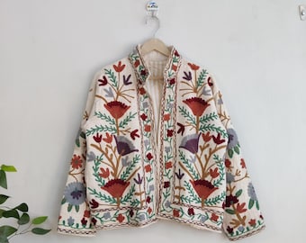 Veste indienne brodée Suzani, Manteau Suzani en coton, Manteau veste d'hiver, Veste courte Suzani en TNT, Veste en TNT brodée à la main pour femme