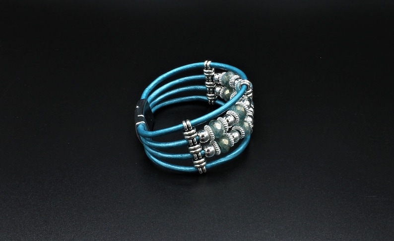 Magnetic Clasp Leather Cuff-W4M16