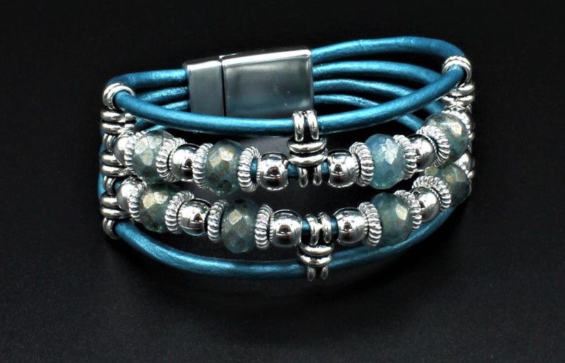 Magnetic Clasp Leather Cuff-W4M16