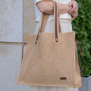 Bolso de mano de crochet para mujer, bolso de playa negro hecho a mano, bolso grande de rafia para compras, regalo para hermanas, regalo para amantes de la moda para ella