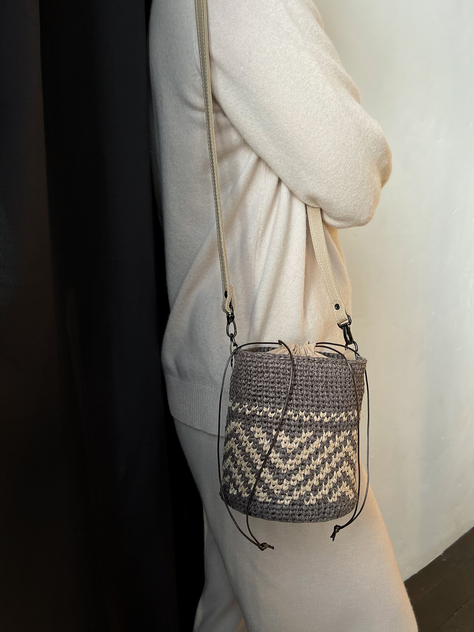 Designer Women Bags Drawstring Bucket Bag with Thick Chain Crossbody Bag