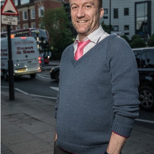 Ready - V-neck raglan sweater knitting pattern in 6 sizes