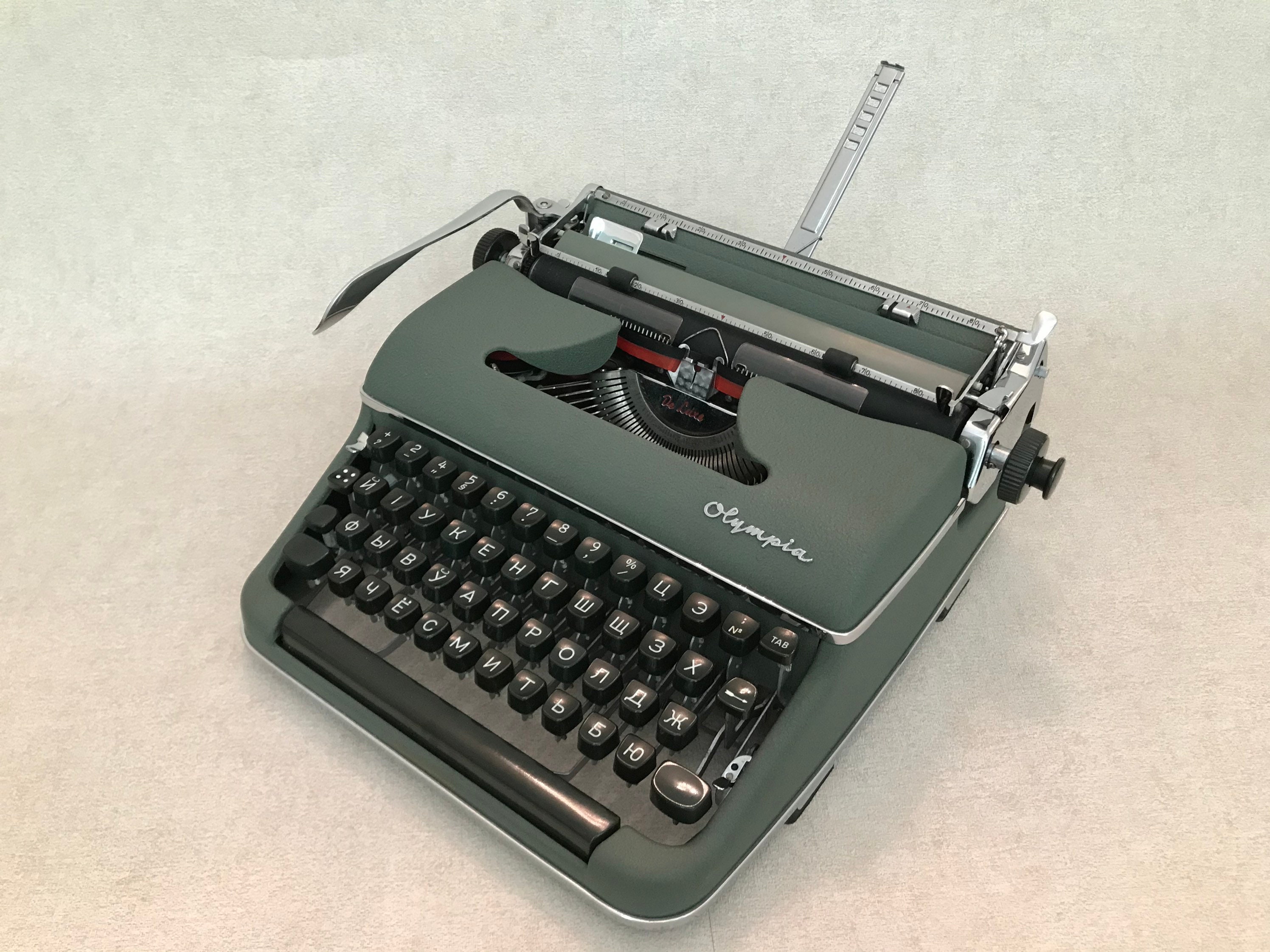 Vintage Olympia International Typewriter