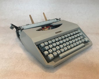 Antares Capri vintage typewriter, classic typewriter, birthday gift, gifts for writers, unusual gift, gifts for students, working