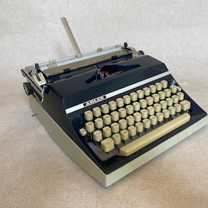 Adler Gabriele 35 (4228890) vintage typewriter, classic typewriter, birthday gift, gifts for writers, gifts for students, working