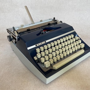 Adler Gabriele 35 (4249970) vintage typewriter, classic typewriter, birthday gift, gifts for writers, gifts for students, working