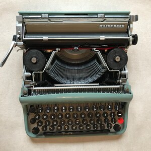 Olivetti Lettera 22 XS752941 máquina de escribir vintage, regalo de cumpleaños, regalo para escritores, regalo inusual, regalos para estudiantes, trabajo imagen 4