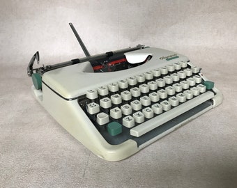 Olympia Splendid 66 5-1233880 vintage portable typewriter, working, renovated, elite font, gift for writers