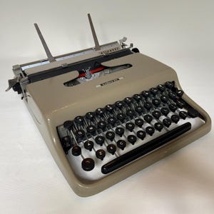 Vintage Olivetti Typewriter - Etsy Canada