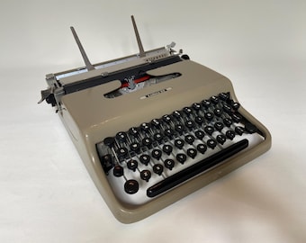 Olivetti Lettera 22 (S716181) 1958 vintage typewriter, pica font, birthday gift, gift for writers, gifts for students, working