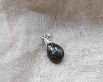 Labradorite - Pendant B - Lithotherapy - Natural Stones - Protection - Clarity - Perspectives - Intuition - Empathy