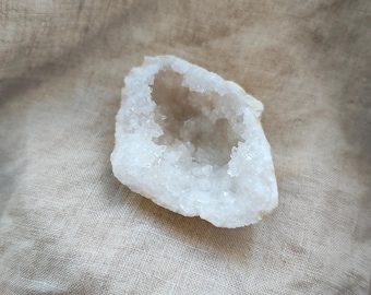 Quartz Geode - Raw Stone - Lithotherapy - Natural Stones - Acceptance - Light - Harmony - Relationship - Openness - 54 grams