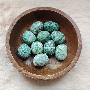 Qinghai Jade - Tumbled Stone - Lithotherapy - Natural Stones - Tolerance - Inclusiveness - Practicality - Soothing - Harmony