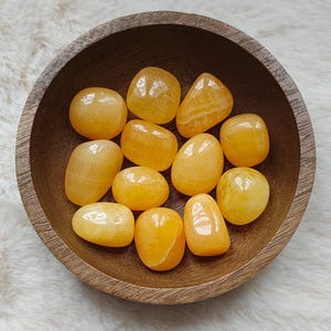 Orange Calcite - Tumbled Stone - Lithotherapy - Natural Stones - Happiness - Cheerfulness - Warmth - Balance - Ideas - Mental - Creativity