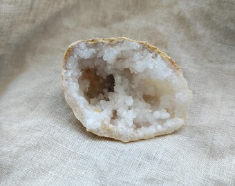 Quartz Geode - Raw Stone - Lithotherapy - Natural Stones - Acceptance - Light - Harmony - Relationship - Openness - 55 grams