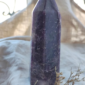 Lepidolite - Point - Lithotherapy - Natural Stones - Transition - Liberation - Changes - Healing - Spirit - Mediumship - 405
