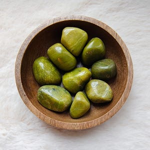 Green Opal - Tumbled Stone - Lithotherapy - Natural Stones - Reflection - Creativity - Concentration - Connections - Serenity - Harmony