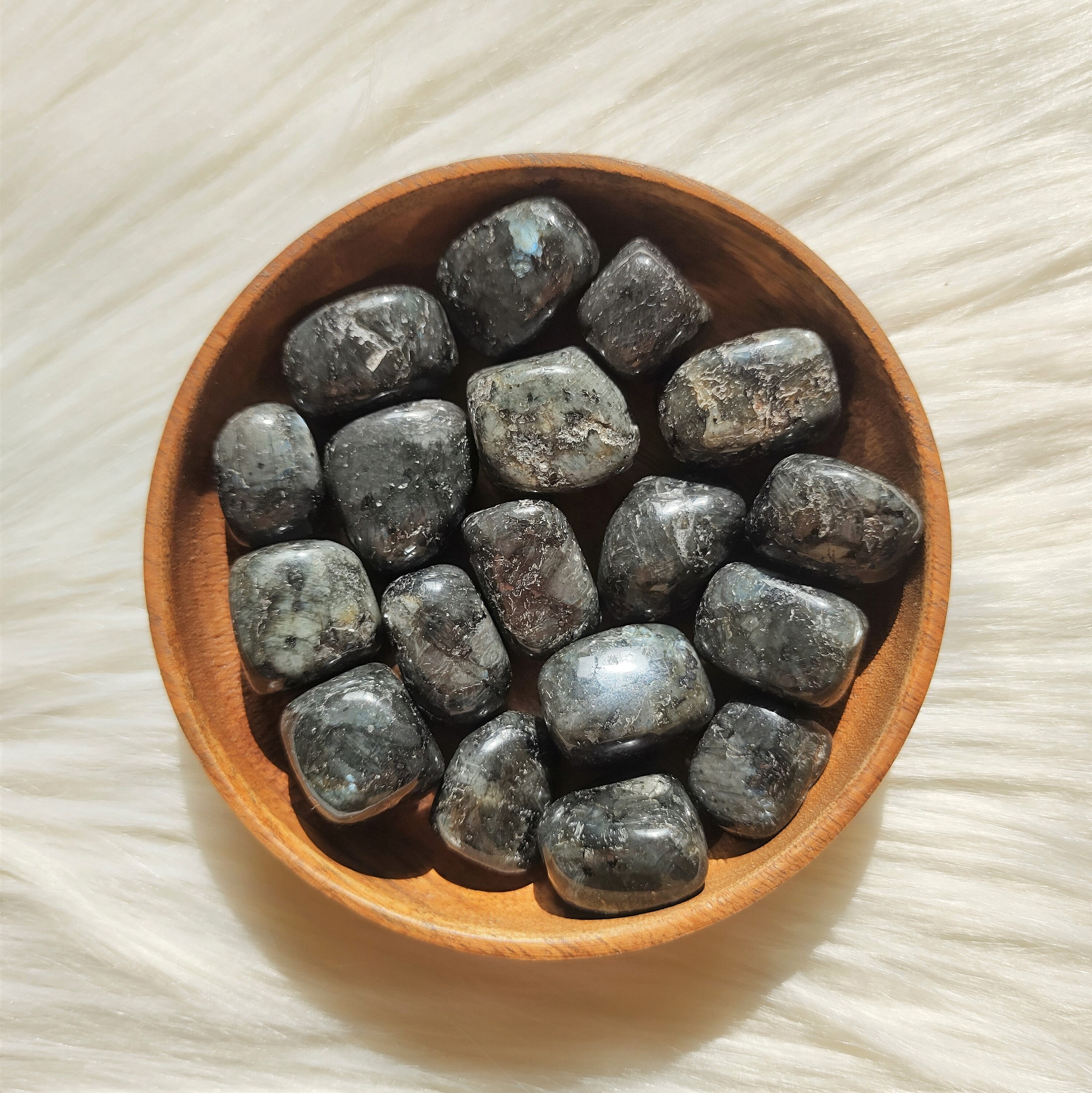 Larvikite - Pierre Roulée Lithothérapie Pierres Naturelles