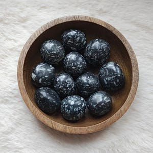 Chrysanthemum - Tumbled Stone - Lithotherapy - Natural Stones - Rebirth - Beginning - Mourning - Hope - Patience - Trust