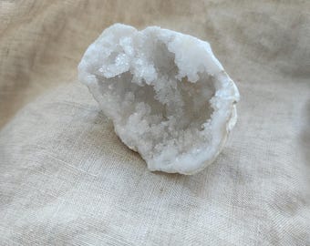 Quartz Geode - Raw Stone - Lithotherapy - Natural Stones - Acceptance - Light - Harmony - Relationship - Openness - 61 grams