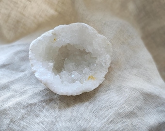 Quartz Geode - Raw Stone - Lithotherapy - Natural Stones - Acceptance - Light - Harmony - Relationship - Openness - 67 grams