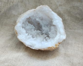 Quartz Geode - Raw Stone - Lithotherapy - Natural Stones - Acceptance - Light - Harmony - Relationship - Openness - 76 grams