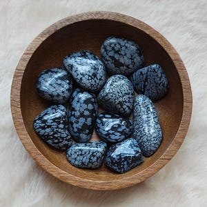 Snow Obsidian - Tumbled Stone - Lithotherapy - Natural Stones - Calm - Positivity - Soothing - Mental - Self-Discovery