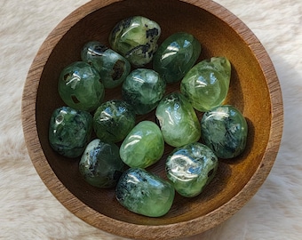 Prehnite - Tumbled Stone - Lithotherapy - Natural Stones - Love - Softness - Confidence - Decisions - Reality - Calm - Fullness